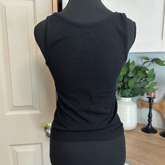 American Eagle AE Cropped Notch Neck Black Tank Top Women’s Size Medium M Basic - Picture 2 of 8